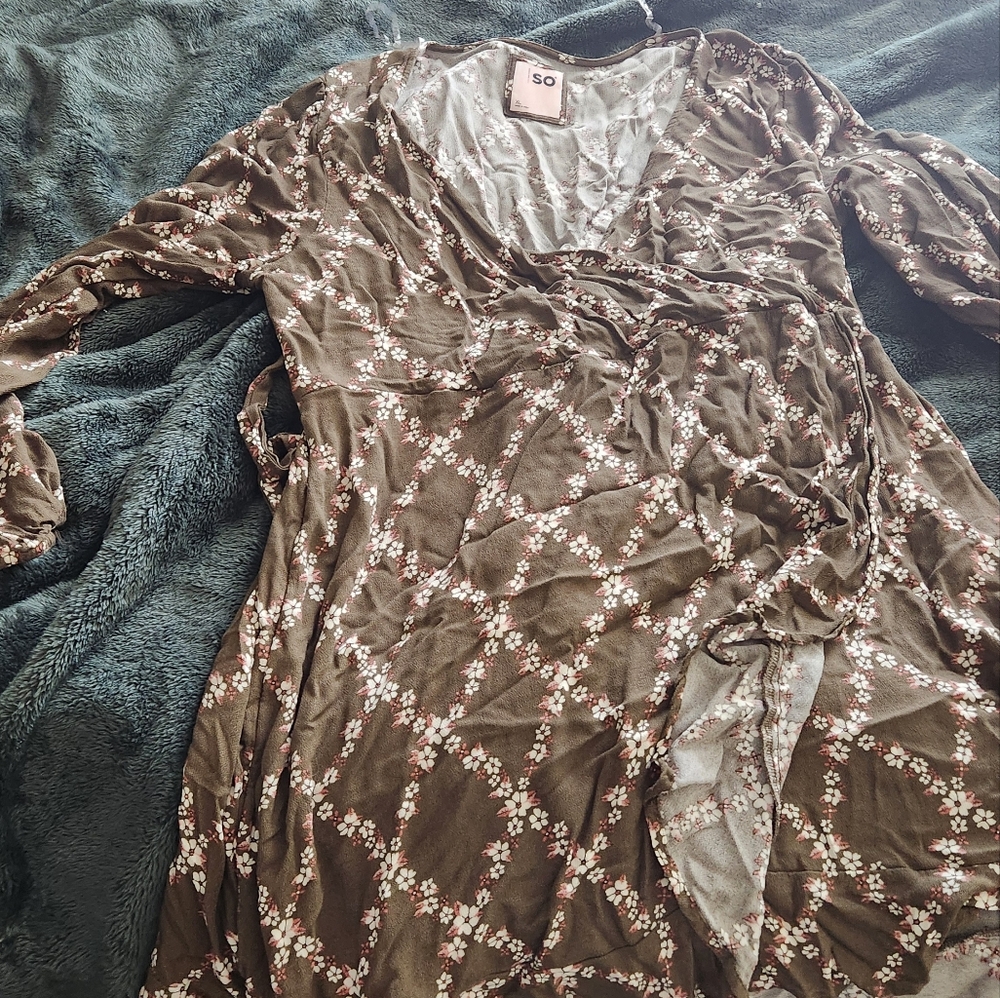 Pattern green wrap dress